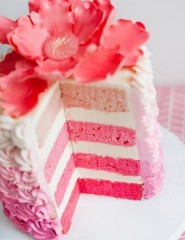 картинка Розовая мечта - Нежный и воздушный малиновый торт порадует сладкоежек с экрана мобильника. Голодным не смотреть!, для мобильного телефона