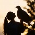 девушка и орел