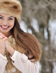 картинка девушка, зима, меховая шапка - , для мобильного телефона