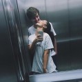 поцелуй в лифте