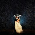 пара под дождем, свадьба